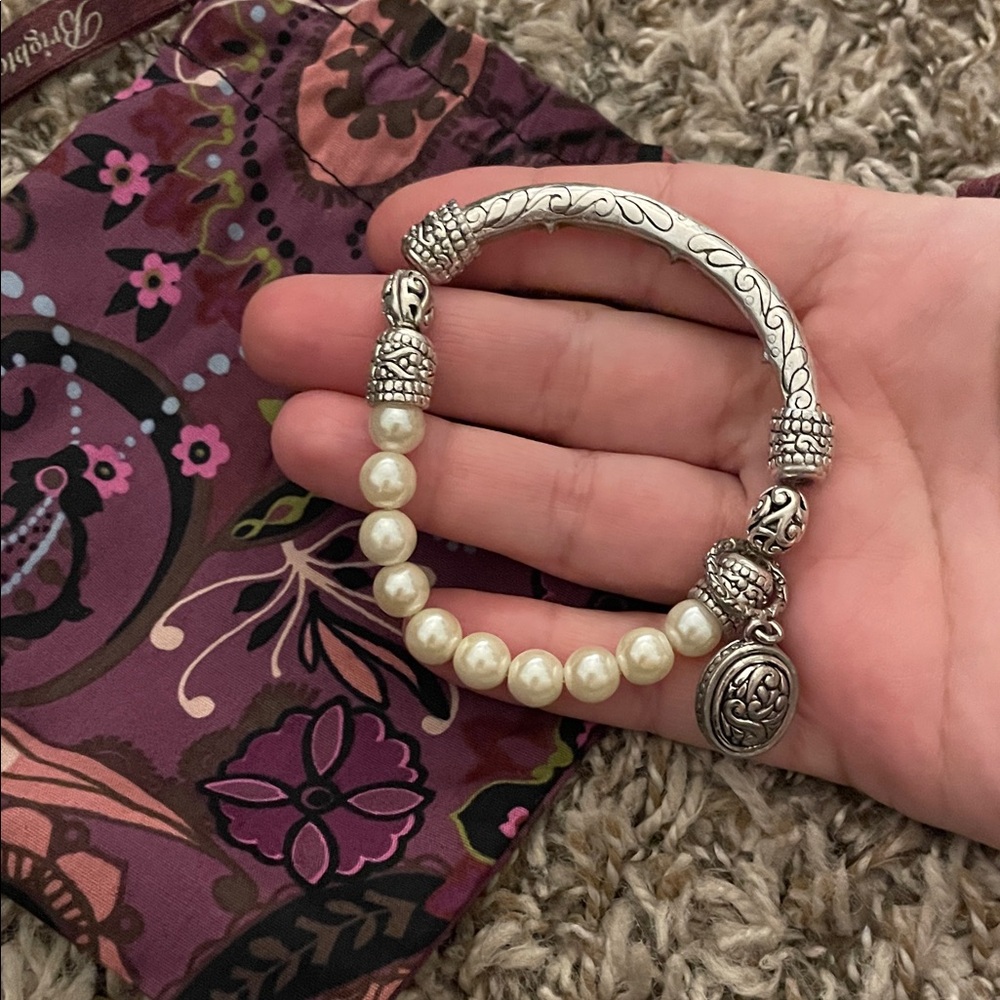 Elegant Silver and Pearl Bracelet